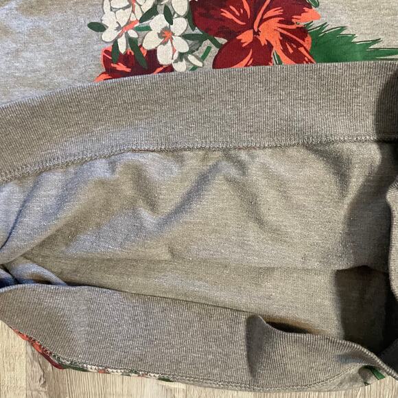 On the Byas PacSun Gray Sweatshirt with Floral Accents size Medium - Picture 13 of 13